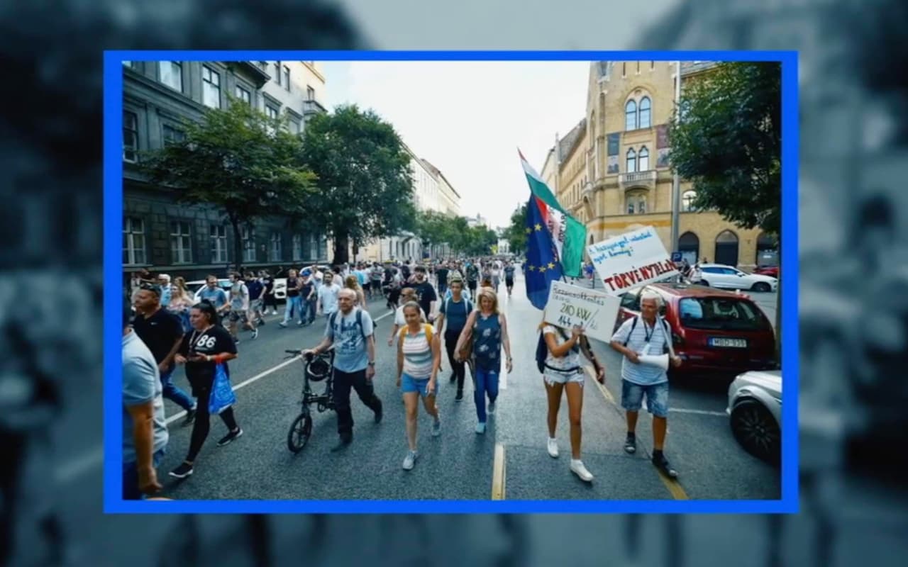 Vengrijoje žmonės išėjo į gatves prieš premjero Orbano ketinimus didinti mokesčius