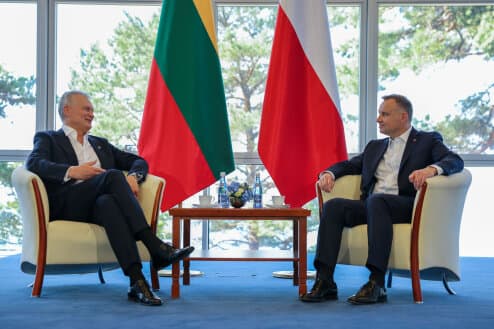 Lietuvos ir Lenkijos lyderiai aptarė aptarė Rusijos kariuomenės sugriautų Ukrainos miestų atstatymo darbus