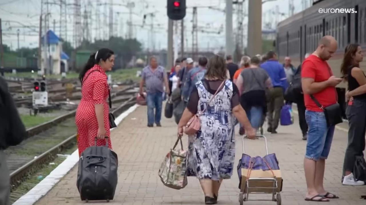 Ukrainiečiai priversti grįžti į netoli fronto linijos esančius savo namus