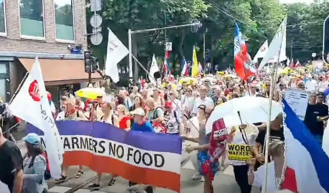 Daugiatūkstantiniai protestai Nyderlanduose