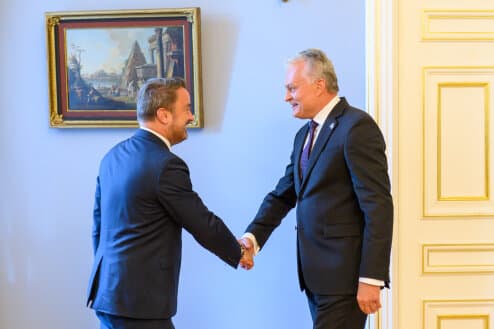 Nausėda liuksemburgiečiui pabrėžė, kad būtina ir toliau stiprinti NATO rytinį flangą