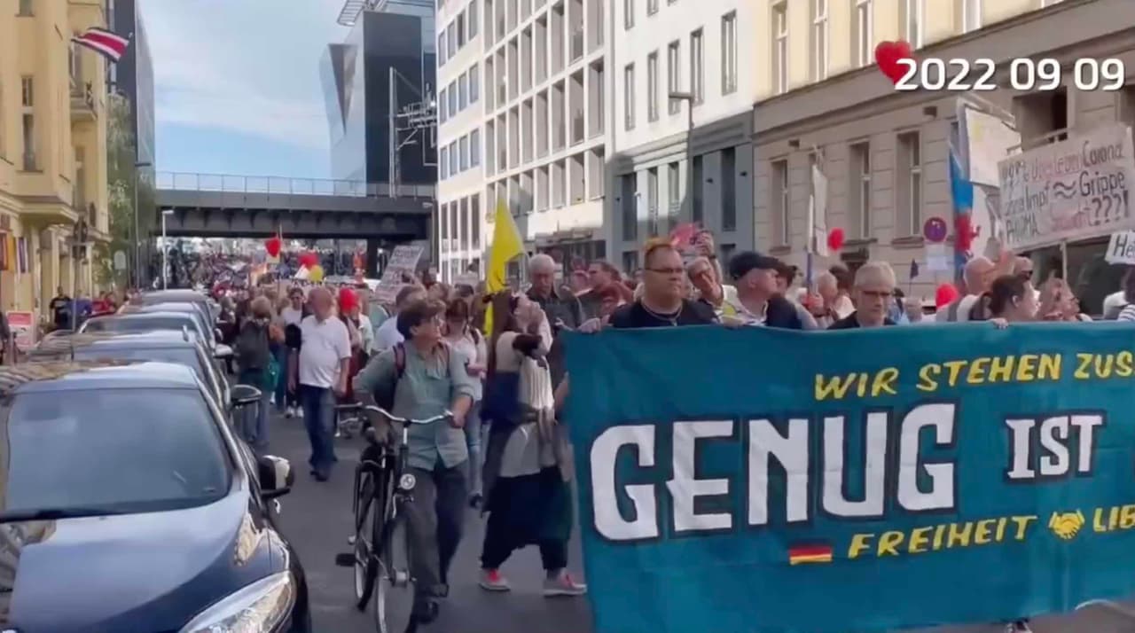 Berlyne susirinkę runkeliai surengė protestą
