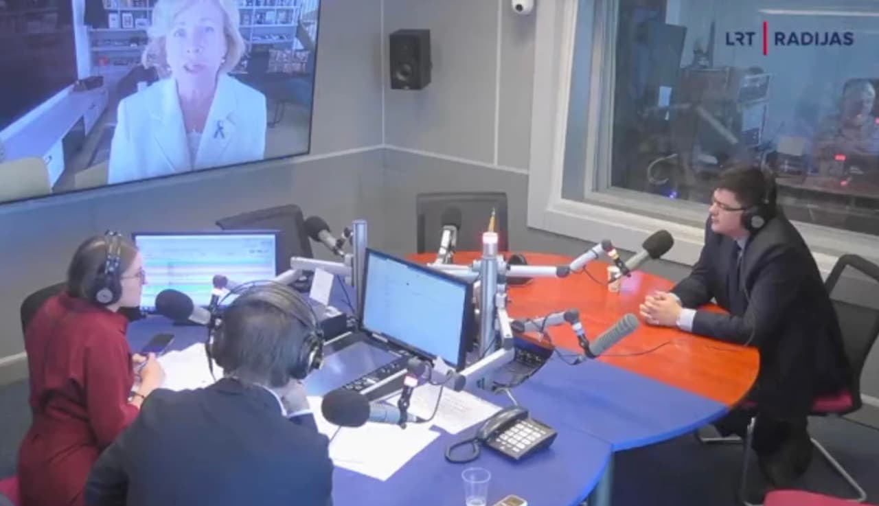 Juknevičienė ragina tautiečius suremti pečius, kad išgyventume