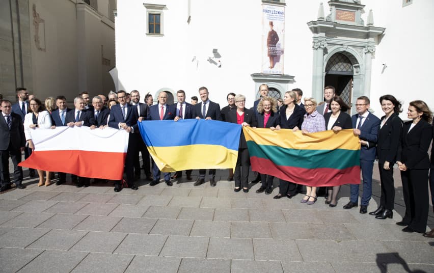 Įvyko fotosesija, kuri paliudijo paramą Ukrainos žmonėms, besiaukojantiems už Europos laisvę