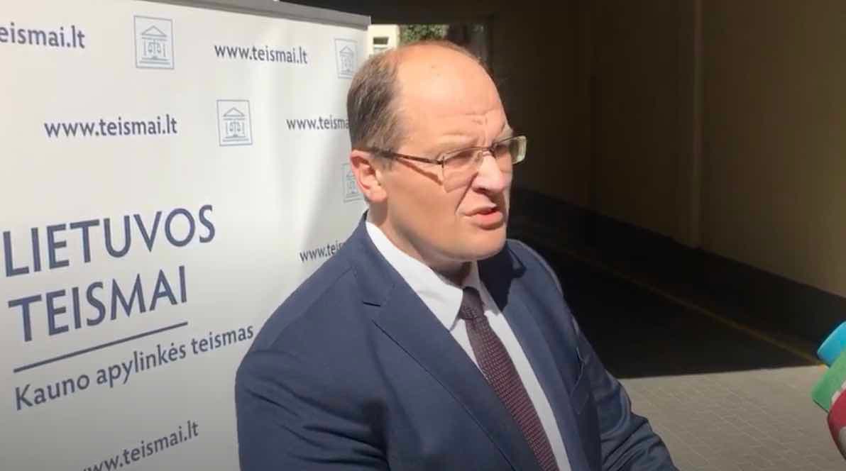 Skandalas: teisėjai nuridenti iki vielos vyniotojo metalo fabrike lygmens