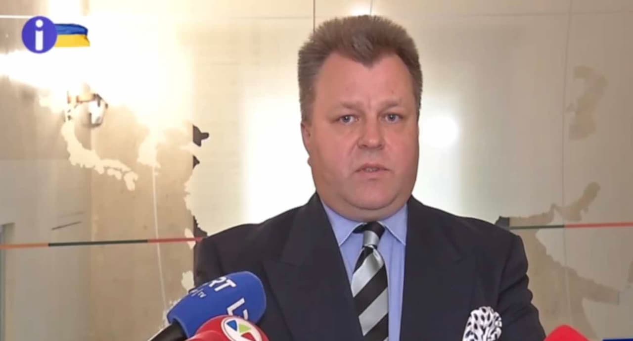 Už bendravimą su Lietuvos vidaus priešais, S. Riabokonis išsviedžiamas iš Lietuvos