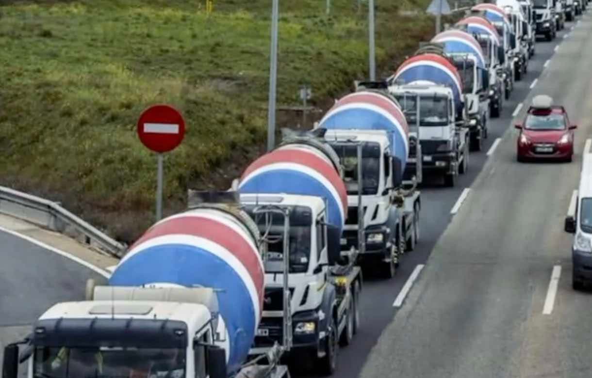 Prancūzijoje 15 proc. degalinių liko be degalų