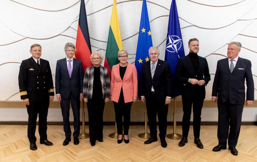 Šimonytė Vokietijos gynybos ministrei atskleidė gudrų planą