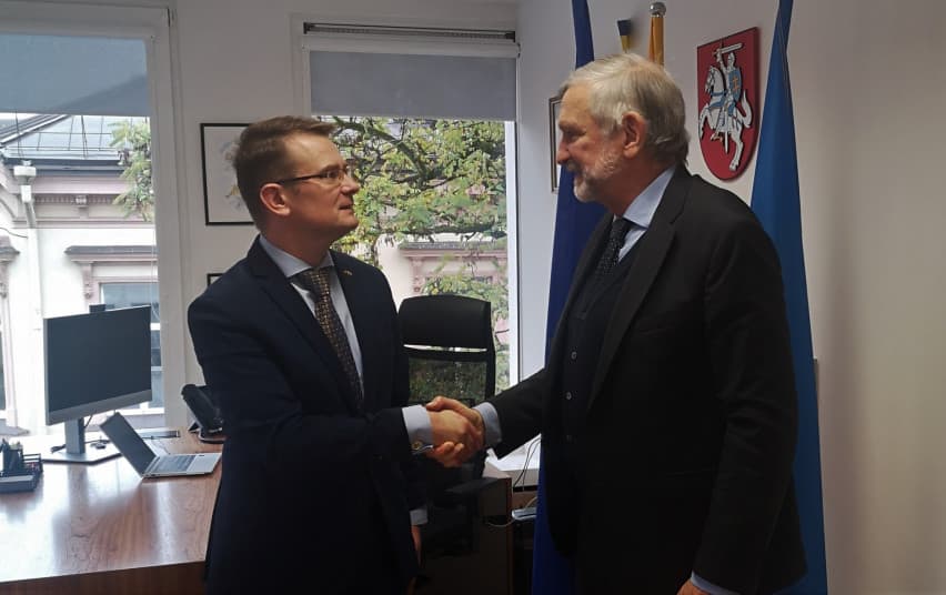 Dulkys susitiko su Italijos ambasadoriumi