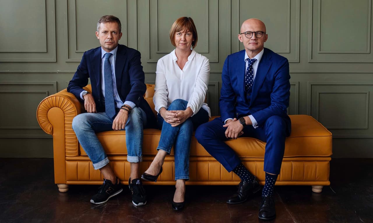 **Mokesčių mokėtojų pinigais išlaikoma tautinės propagandos gamybos ir skleidimo senolė Rita Miliūtė (viduryje).**