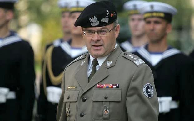 Generolas siūlo visus ukrainiečius esančius ES, surinkti ir siųsti kautis į fronto liniją