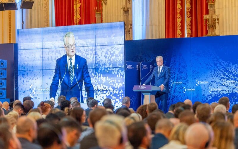 Nausėda Rumunijoje liudijo apie Lietuvos lyderystę energetikoje ir Ukrainos atstatyme