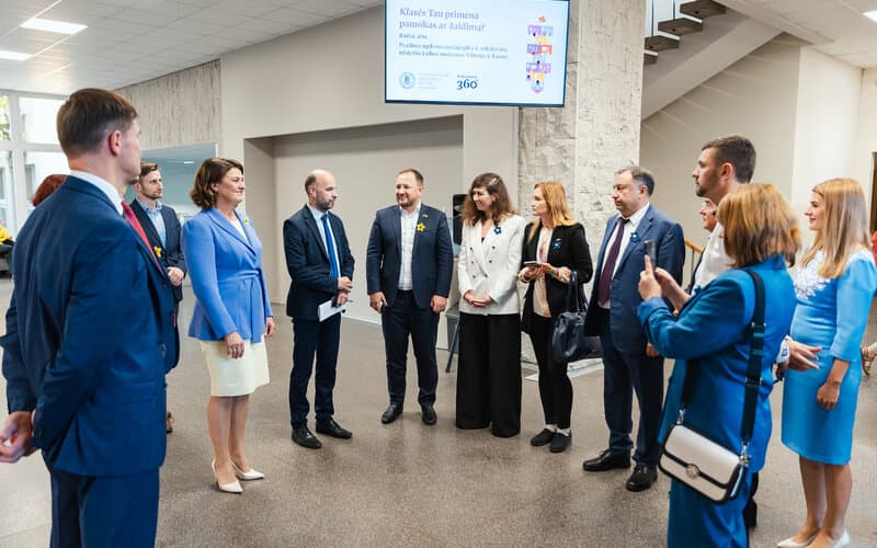 Pirmoji valstybės ponia Diana Nausėdienė Ukrainos centre susitiko su Ukrainos Aukščiausiosios Rados Tarpparlamentinių ryšių - Draugystės su Lietuva - grupės delegacija.