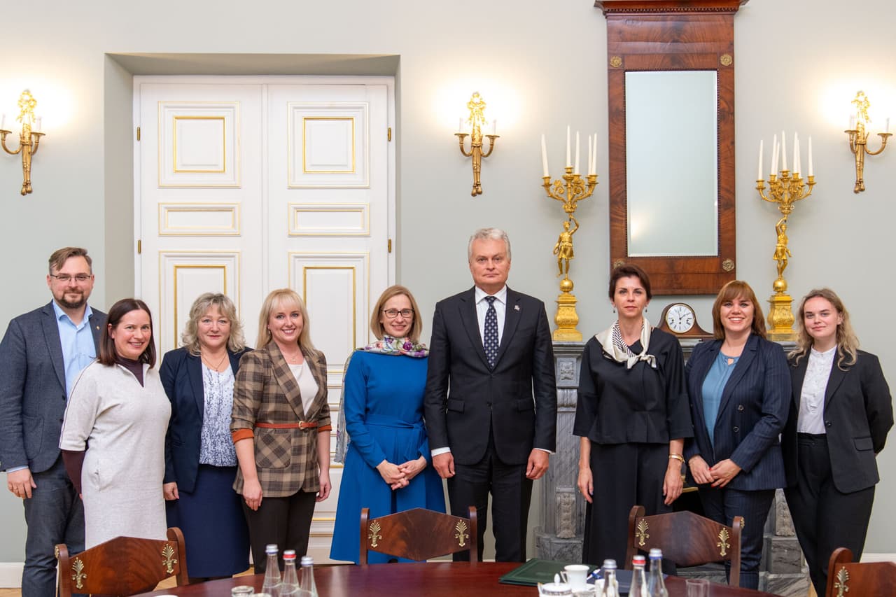 Nausėda stoja mūru už šeimų gerovę, petys petin dirba su biudžetine NŠT