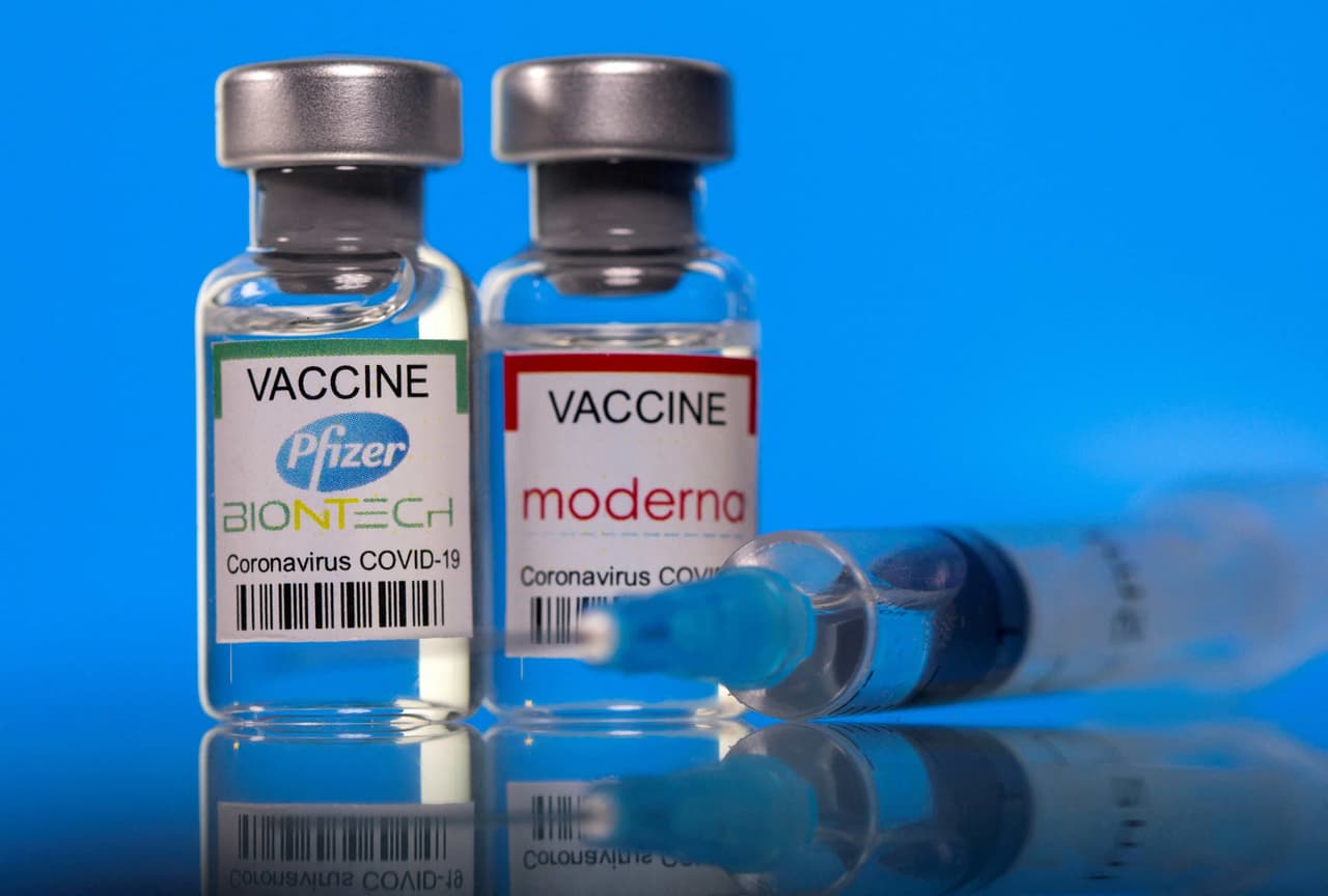 Firmų Pfizer ir Moderna vaistas nuo COVID-19 turi reikšmės žmogaus genetiniam kodui