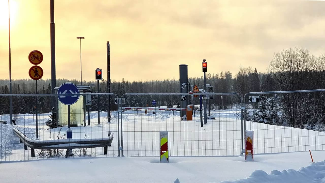 Suomija pranešė atidarysianti kontrolės punktus pasienyje su Rusija