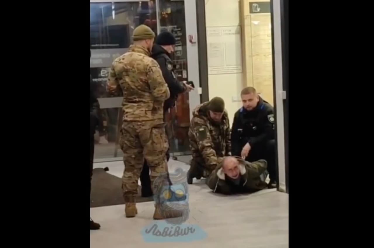 Ukrainoje tęsiasi diskusijos, su nenorinčiais eiti į frontą ir kovoti už laisvę