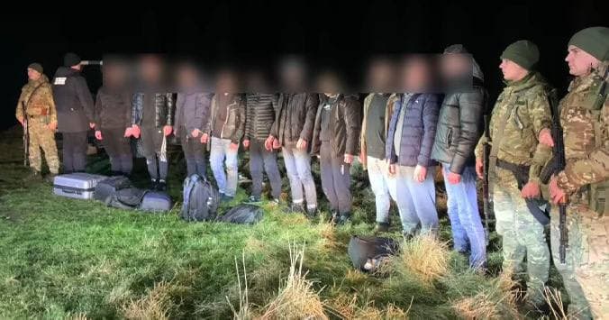 Ukrainos pasieniečiai sulaikė dešimties bėglių grupę, bandančią pasprukti nuo pareigos laisvei