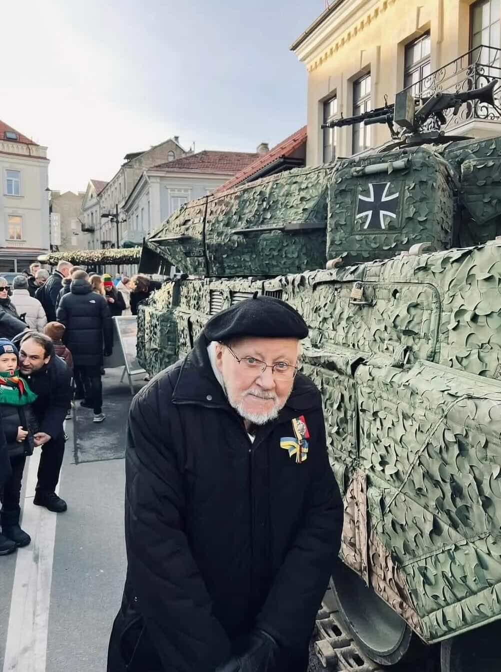 Po BALKONO įvyko Landsbergio fotosesija prie legendinio tanko (visa BALKONO kalba 2024)