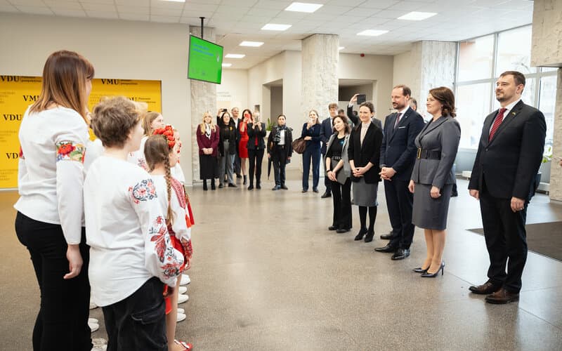 Nausėdienė Norvegijos kronprincui išsamiai pristatė Ukrainos centro veiklą Lietuvoje