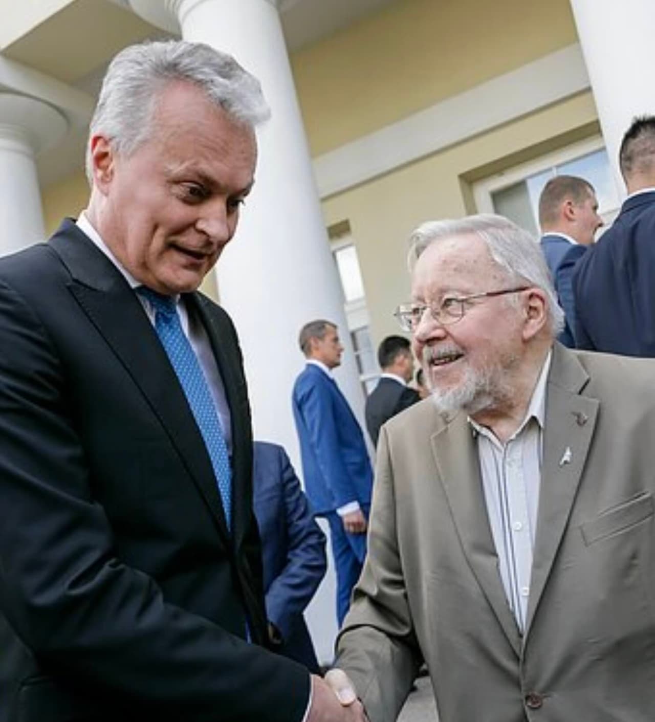 Paviešinus archyvus paaiškėjo Landsbergių ir Stoltenbergo melas