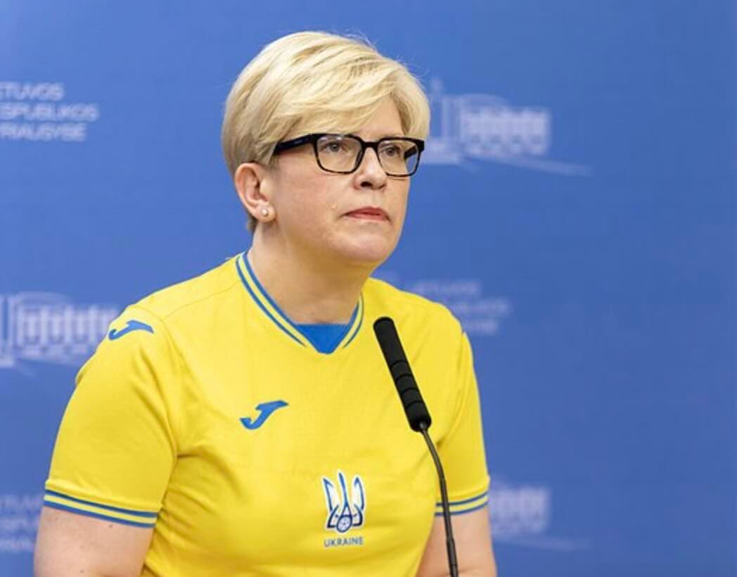 Pagerbiant Antrojo pasaulinio karo aukų atminimą, Šimonytės vardu padėtos gėlės rašytojui Tarasui Ševčenkai