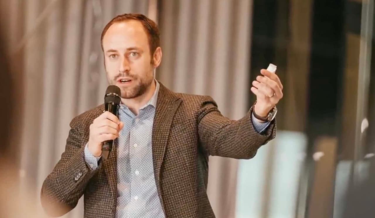 Šveicarijos politikai taip pat stengiasi kuo labiau padėti Ukrainai