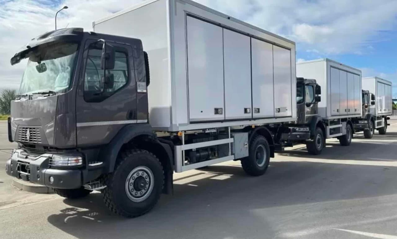 Lietuvos kariuomenė už 16,2 mln. eurų sustiprinta „Renault“ sunkvežimiais
