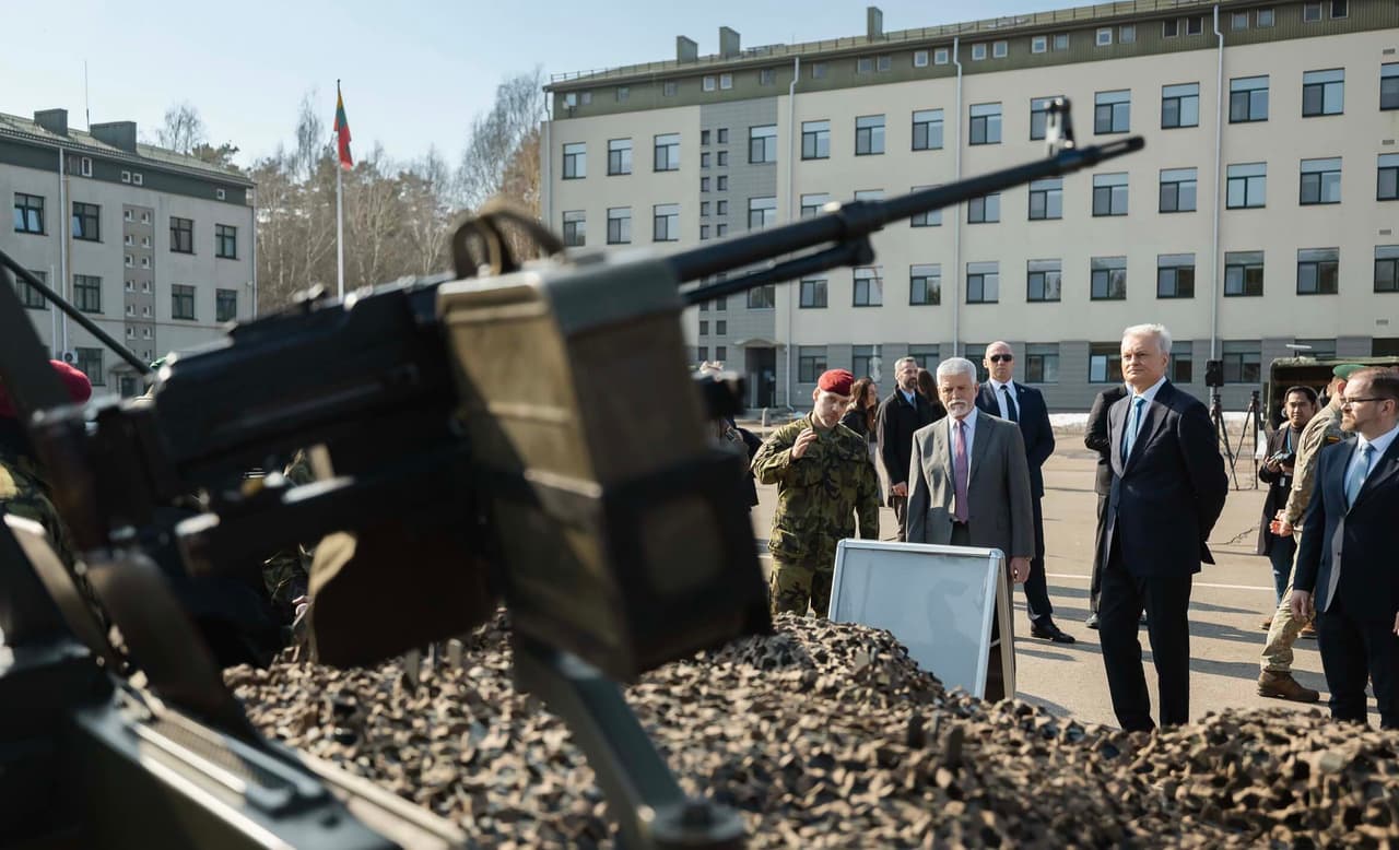 Nausėda pademonstravo Čekijos lyderiui Lietuvos karinės galios dedamąsias