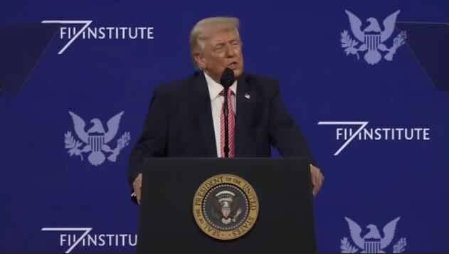 Trump vėl kalba taip, lyg NATO jam nereikėtų