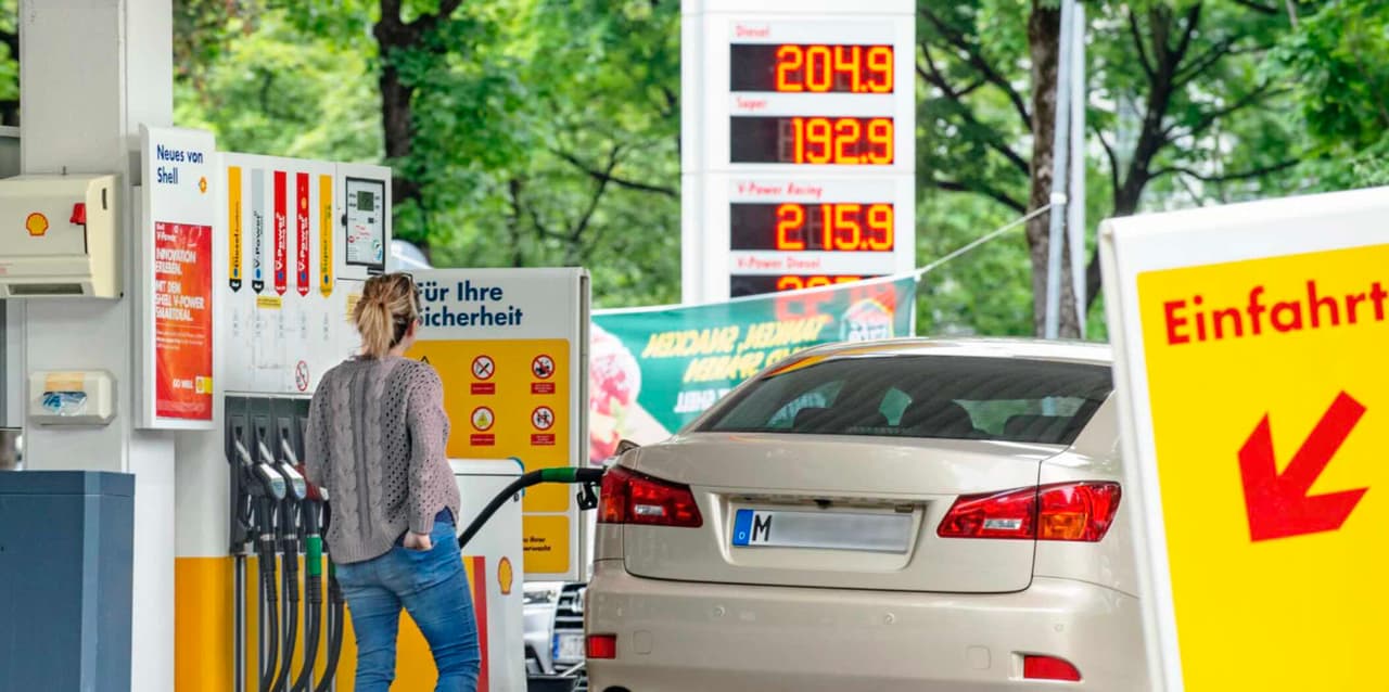 Brangi nepriklausomybė: Vokietijoje dyzelinas jau viršijo 2,30 euro, Lenkija stabdo kainas