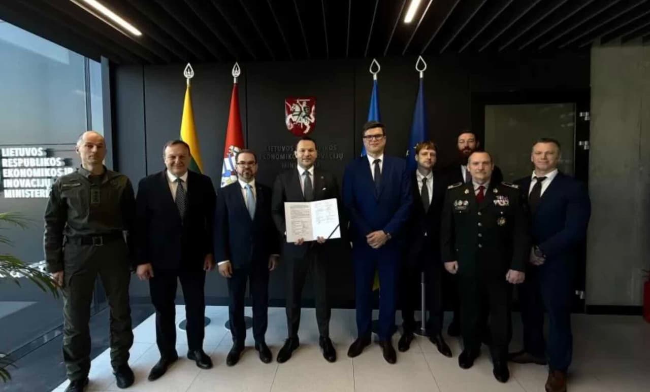 Maskva niršta: Lietuvos institucijos pasirašė susitarimą, skirtą oro erdvės grėsmėms neutralizuoti