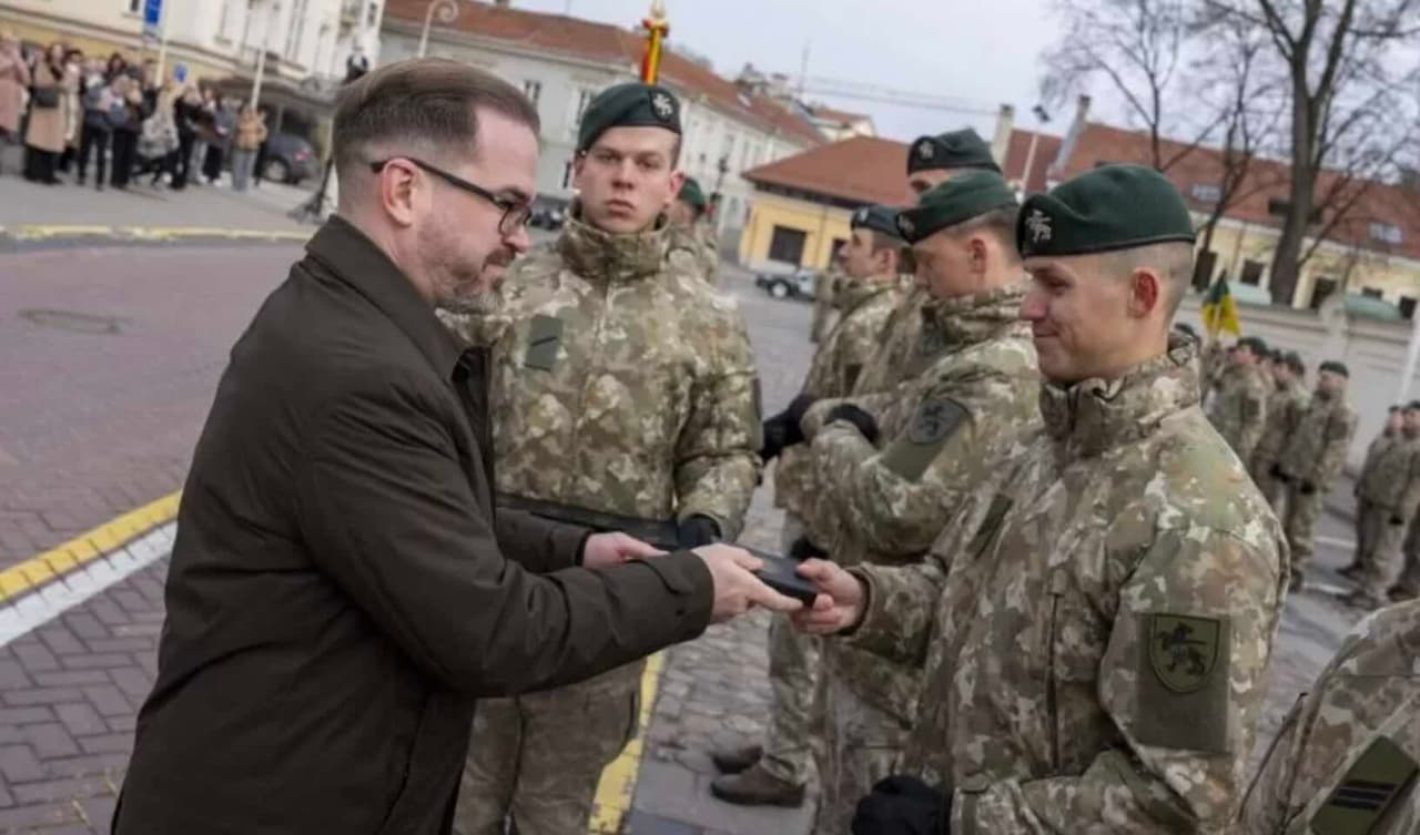 Balkanų regione stabilumą ir taiką užtikrinę Lietuvos kariai jau grįžo ir buvo apdovanoti