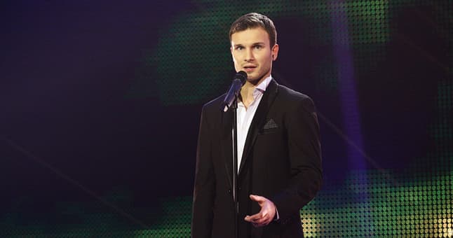 „Aš esu žinomas, bet pasaulinė šlovė manęs dar laukia. Mano didžiausia svajonė – vaidinti Holivude“, – įsitikinęs jaunas, bet savo talentu ir už šalies ribų jau spėjęs išgarsėti dainininkas Vaidas Baumila.