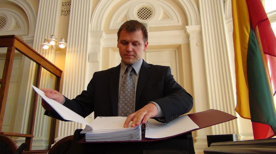 Valstybės kaltinimą atstovaujantis prokurortas Mindaugas Dūda išklausyti E. Kusaitės paskutinio žodžio atėjo kruopščiai pasirengęs. Nuotr. E.eu