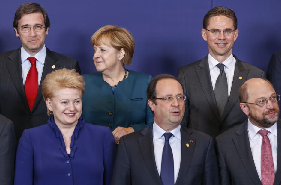 Šių metų Europos politikos lyderių nugalėtoja LR prezidentė D. Grybauskaitė (pirmoje eilėje pirma iš kairės) tarp likusių Europos lyderių. Nuotr. prezidentas.lt