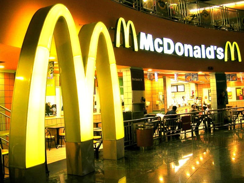 Amerikietė sužalotą vaiką pradžioje nuvežė į „McDonalds“ ir tik paskui į ligoninę